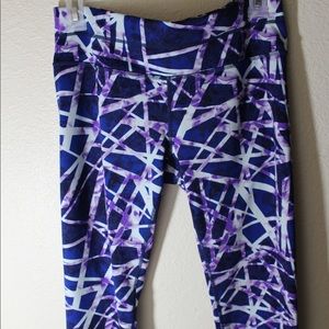 Athleta EUC Women's size Medium Capris